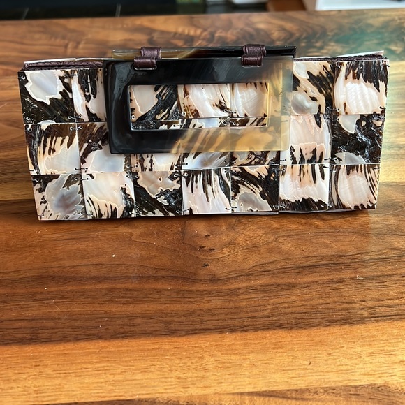 Shiraleah Shell Clutch - Picture 5 of 5